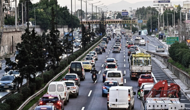 Στο «κόκκινο» η κίνηση στους δρόμους της Αττικής – Ποιους να αποφύγετε (χάρτης)