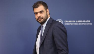 Π.Μαρινάκης για Ν.Ανδρουλάκη: «Ευχόμαστε να μην είμαστε “στο ίδιο έργο θεατές” και στη δεύτερη θητεία του»