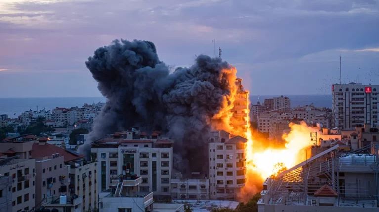 Το Ισραήλ βομβάρδισε ραδιοτηλεοπτικό φορέα στη Βηρυτό (βίντεο)