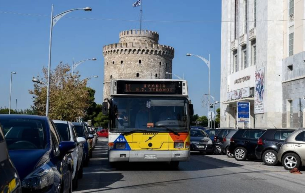 Σύγκρουση δύο αστικών λεωφορείων στη Θεσσαλονίκη – Πέντε τραυματίες