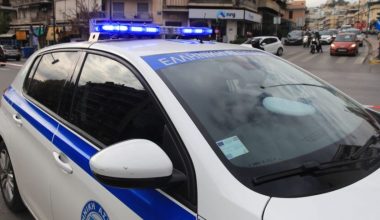 Ισχυρή έκρηξη τα ξημερώματα έξω από το δημαρχείο Αυλώνα – Στόχος ΑΤΜ στον προθάλαμο