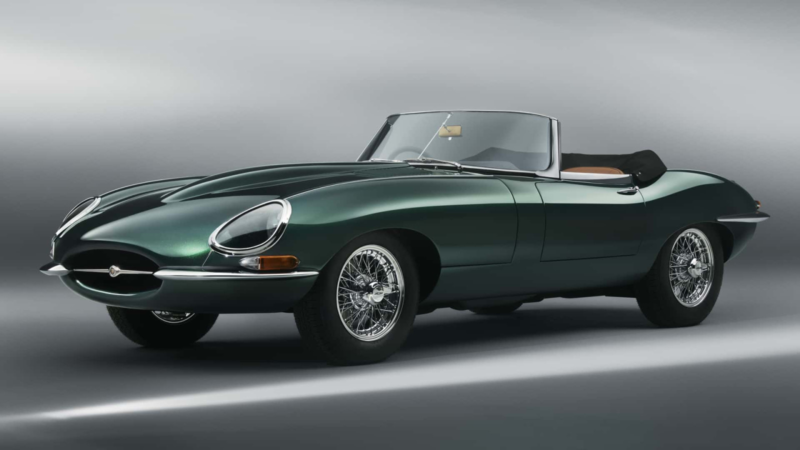 Η Jaguar έφτιαξε δύο ολοκαίνουργιες E-Type 50 χρόνια μετά