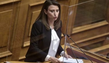 Ν.Κασιμάτη: «Ο Α.Σαμαράς καλά έκανε και απάντησε στην αλαζονεία του Κ.Μητσοτάκη»