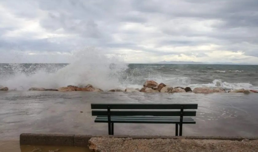 Καιρός: Φθινοπωρινός και σήμερα με ισχυρούς ανέμους – Στους 26 βαθμούς η θερμοκρασία