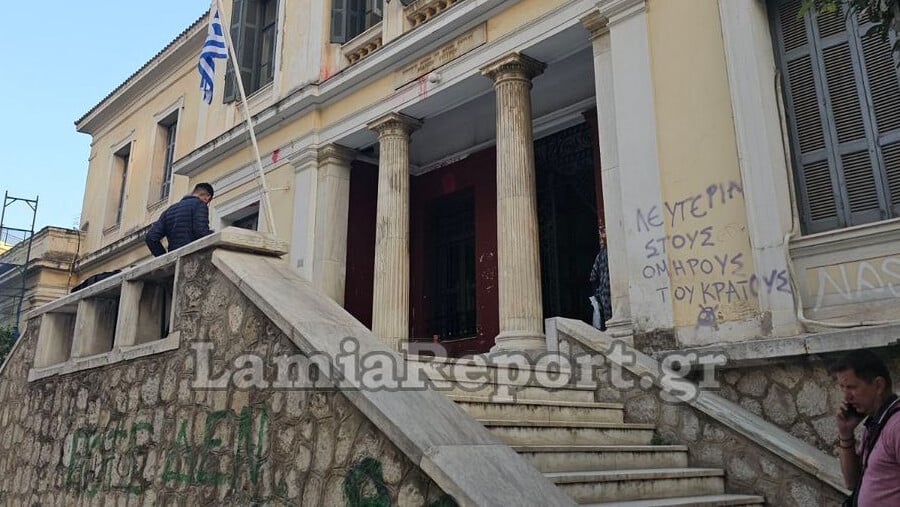 Καμένα Βούρλα: Προφυλακίστηκε η 50χρονη Αλβανίδα για τη δολοφονία της 84χρονης