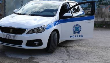 Άρτα: Συνελήφθη άνδρας που λήστεψε ηλικιωμένο ζευγάρι, τους πήρε το αμάξι και έφυγε