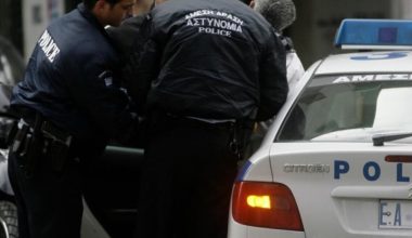 Συνελήφθη διακινητής για αποβίβαση 29 παράνομων μεταναστών στη Χίο