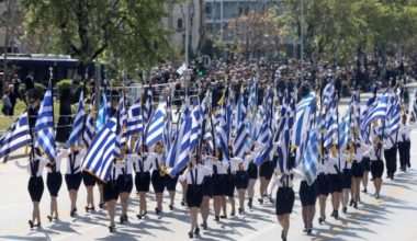 28η Οκτωβρίου: Κυκλοφοριακές ρυθμίσεις σε Αθήνα και Πειραιά για τις μαθητικές παρελάσεις – Πώς θα κινηθούν τα ΜΜΜ