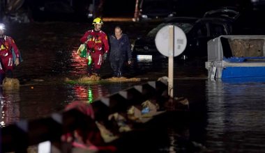 Ισπανία: Αγώνας δρόμου των σωστικών συνεργείων στην κατεστραμμένη Βαλένθια