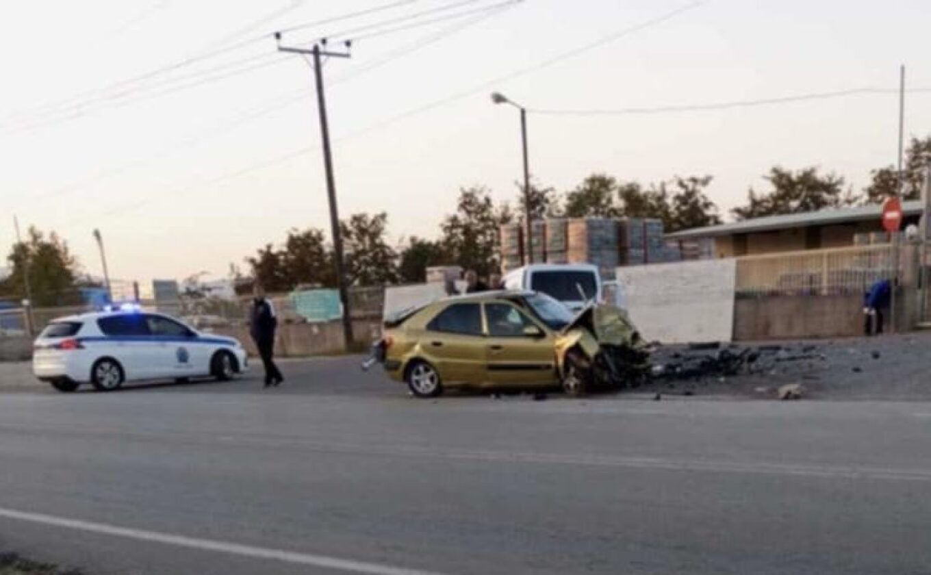 Αγρίνιο: Μετωπική σύγκρουση δύο οχημάτων – Δύο τραυματίες (βίντεο)