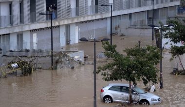 Βαλένθια: Βίντεο ντοκουμέντο με την παράσυρση γέφυρας στην Picana από τα ορμητικά νερά