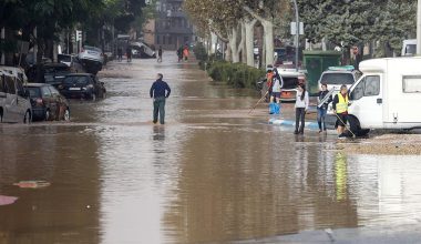 Βαλένθια: Το τηλεφώνημα μητέρας πριν παρασυρθεί από τα νερά με το μωρό της- «Να προσέχεις τα άλλα δύο παιδιά μου»