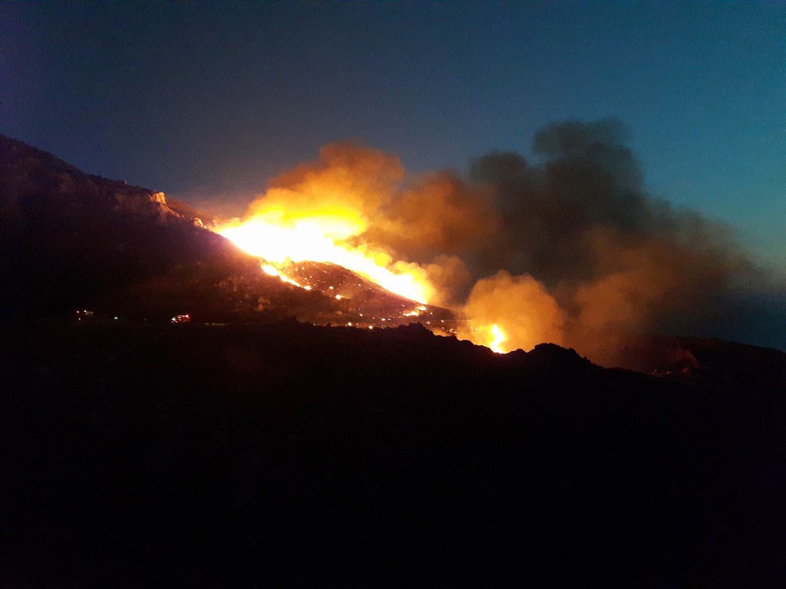 Κρήτη: Φωτιά στον Κίσσαμο Χανίων- Επιχειρούν 130 πυροσβέστες