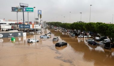 Εκτός από τους αγνοούμενους η Βαλένθια «πονοκεφαλιάζει» και για τις κλοπές λόγω των πλημμυρών