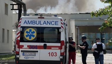 Ουκρανία: Τουλάχιστον ένας νεκρός και 30 τραυματίες από ρωσικό πυραυλικό πλήγμα σε αστυνομικό τμήμα στο Χάρκοβο (βίντεο)