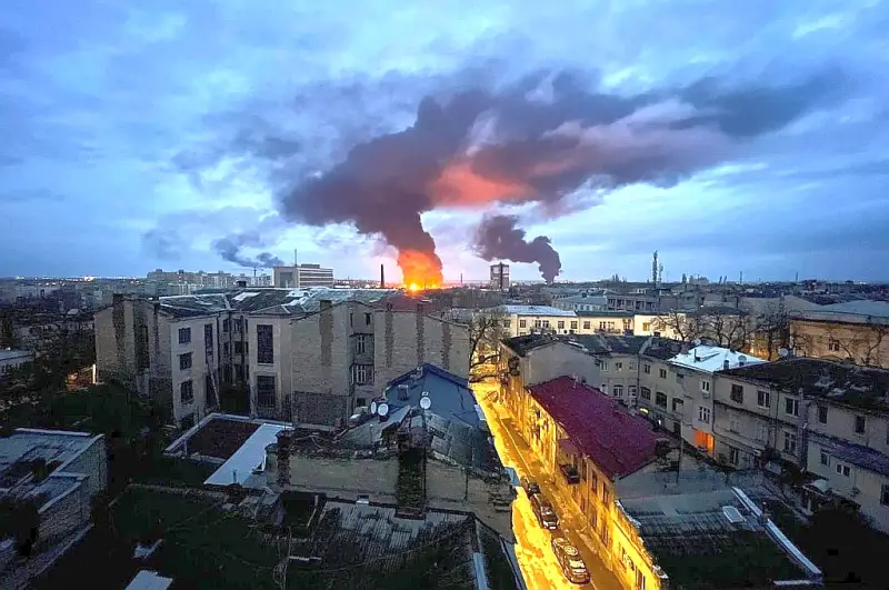 12 τουρκικά τεθωρακισμένα και χιλιάδες τόνοι δυτικών πυρομαχικών καταστράφηκαν σε ρωσική πυραυλική επιδρομή στο λιμάνι της Οδησσού