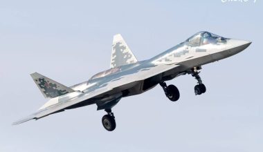 Το ρωσικό μαχητικό 5ης γενιάς Su-57 στην Κίνα: Προσγειώθηκε για την διεθνή έκθεση του Ζουχάι