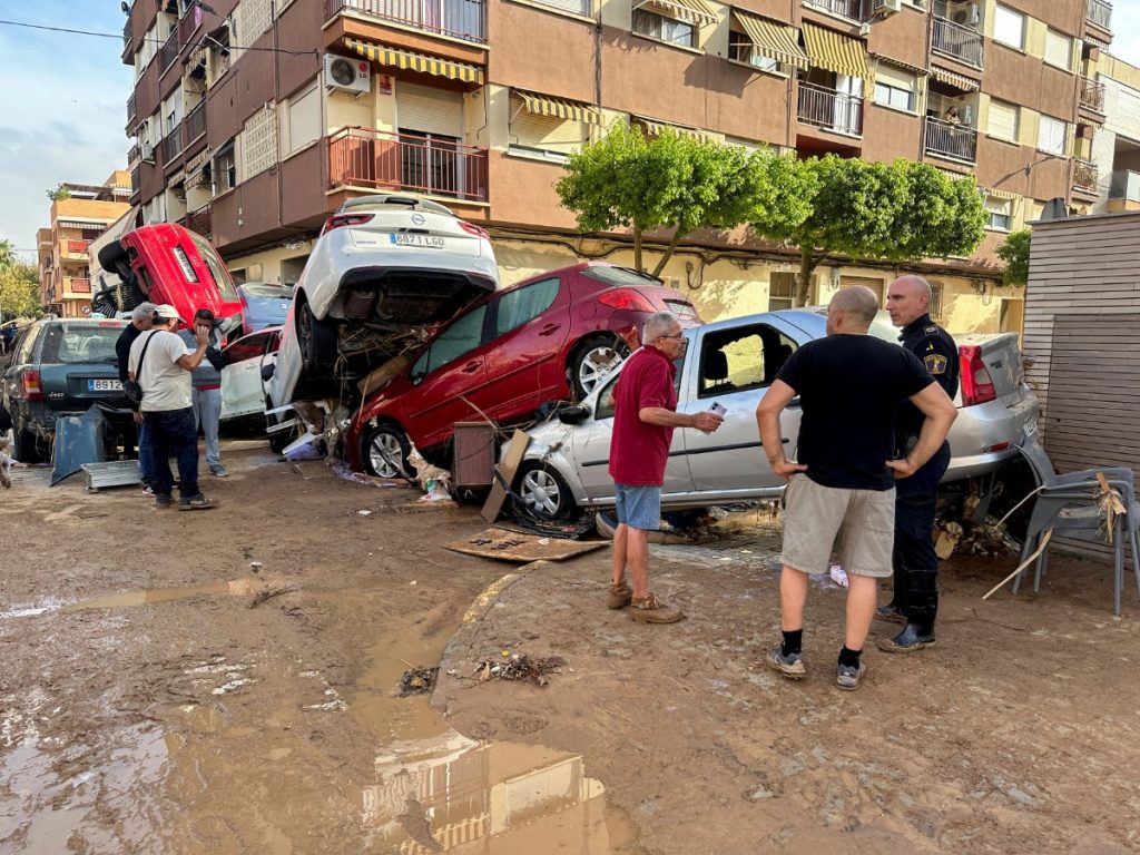 Πλημμύρες στην Ισπανία: O Π.Σάντσεθ ανακοίνωσε πακέτο βοήθειας 10,6 δισ. ευρώ για τους πληγέντες (βίντεο)