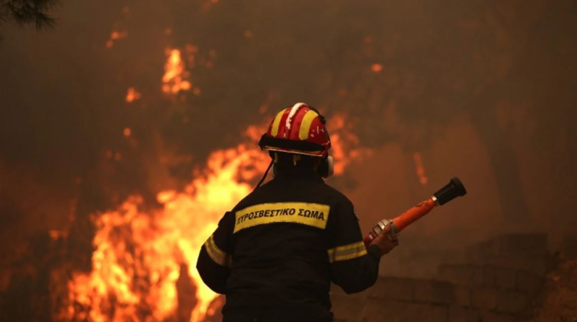 Πυροσβεστικό Σώμα: 62 πυρκαγιές καίνε στη χώρα