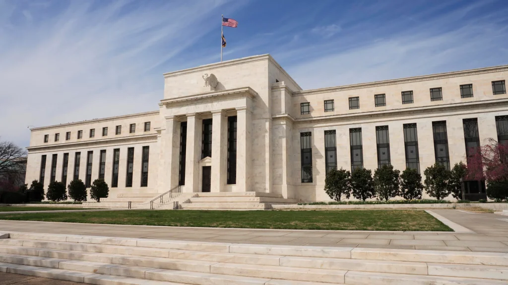 Federal Reserve: Μείωση των επιτοκίων της κατά 25 μονάδες βάσης