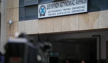 Κέντρο Αθήνας: Άγνωστοι έκλεψαν κατασχεμένα οχήματα από το αστυνομικό τμήμα Ομόνοιας