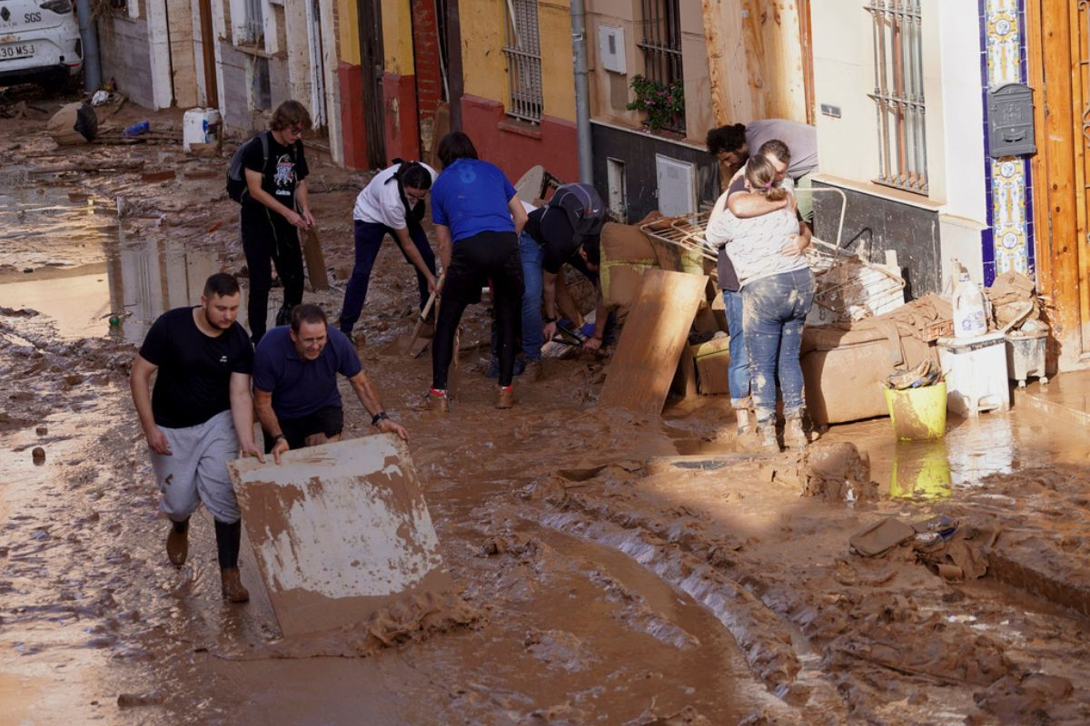 Φονικές πλημμύρες στην Ισπανία: 219 νεκροί και τουλάχιστον 93 αγνοούμενοι – Χωρίς νερό και ρεύμα η Βαλένθια