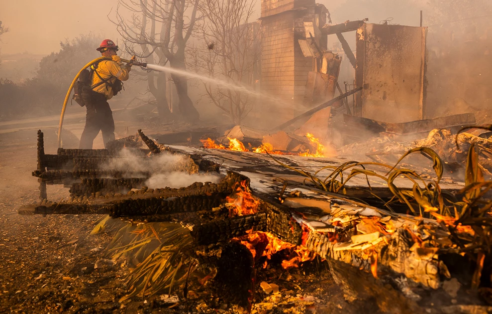 Εικόνες καταστροφής από τη «Mountain Fire» στην Καλιφόρνια: Περισσότερα από 100 σπίτια έχουν καεί (φωτο-βίντεο)