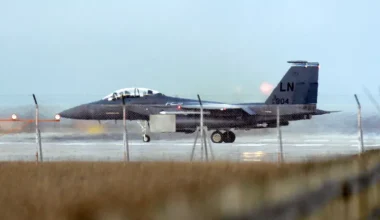 Οι ΗΠΑ ανακοίνωσαν την αποστολή και άλλων F-15 στη Μέση Ανατολή