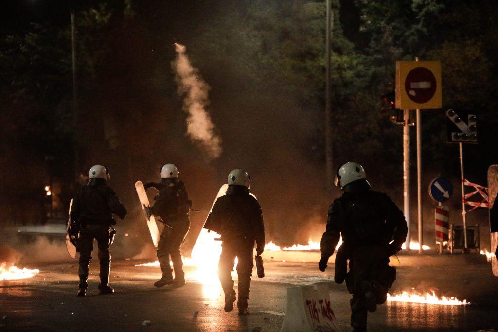 Φωτιά στην Πολυτεχνειούπολη – Άγνωστοι πέταξαν μολότοφ