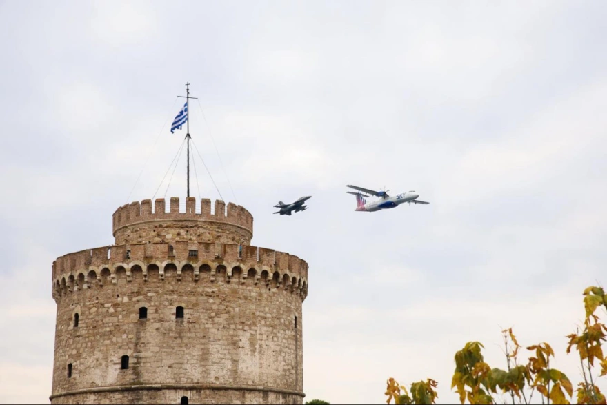 Θεσσαλονίκη: Εντυπωσιακές εικόνες από τις επιδείξεις της Πολεμικής Αεροπορίας (φωτο)