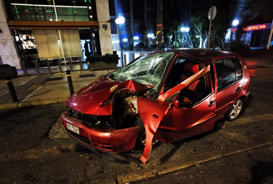 Τροχαίο ατύχημα στη Βασ.Σοφίας – Συγκρούστηκαν δύο ΙΧ (φώτο)