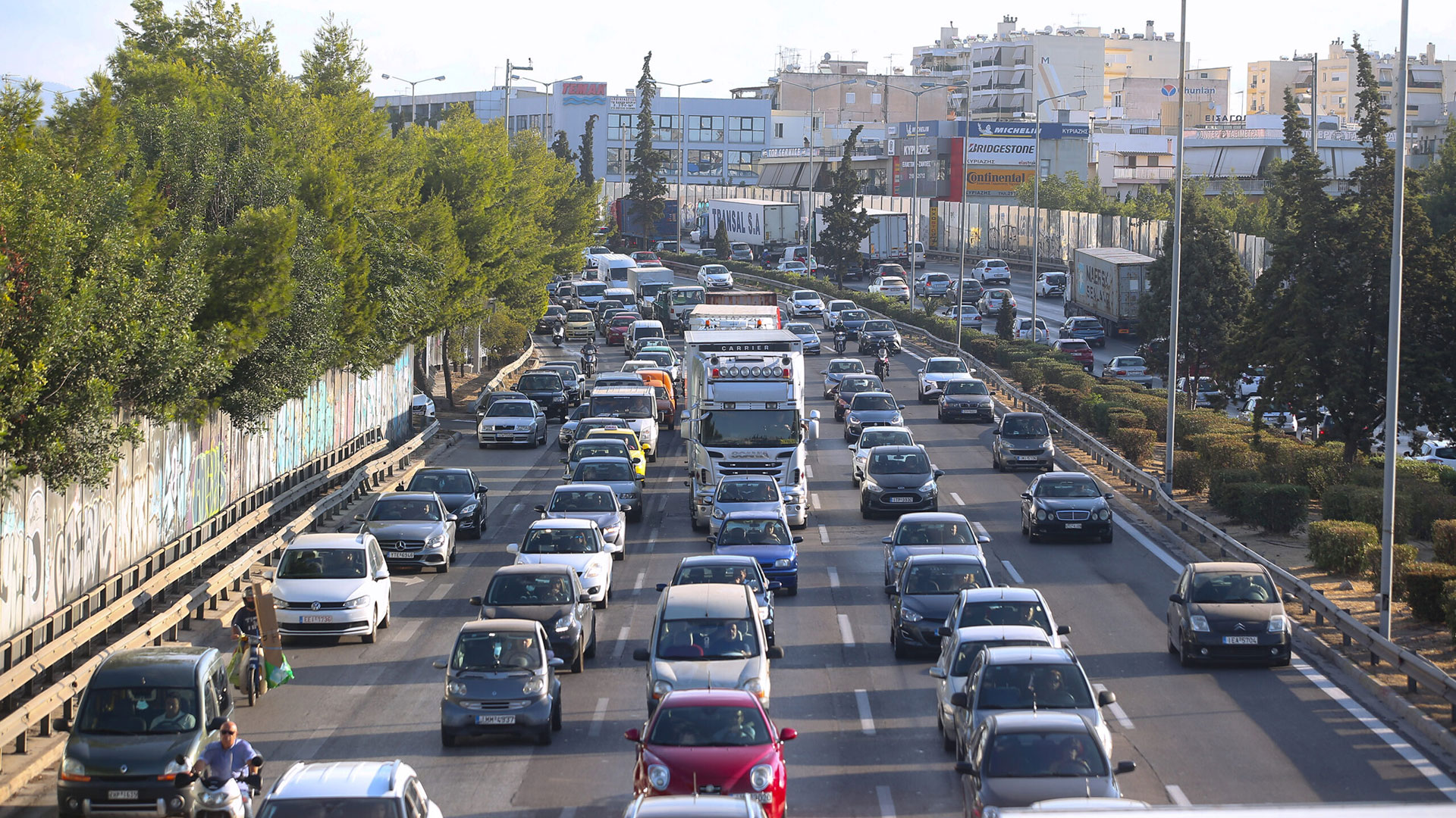 Στο «κόκκινο» η κίνηση στους δρόμους της Αττικής – Τροχαίο ατύχημα τη Λεωφόρο Ποσειδώνος