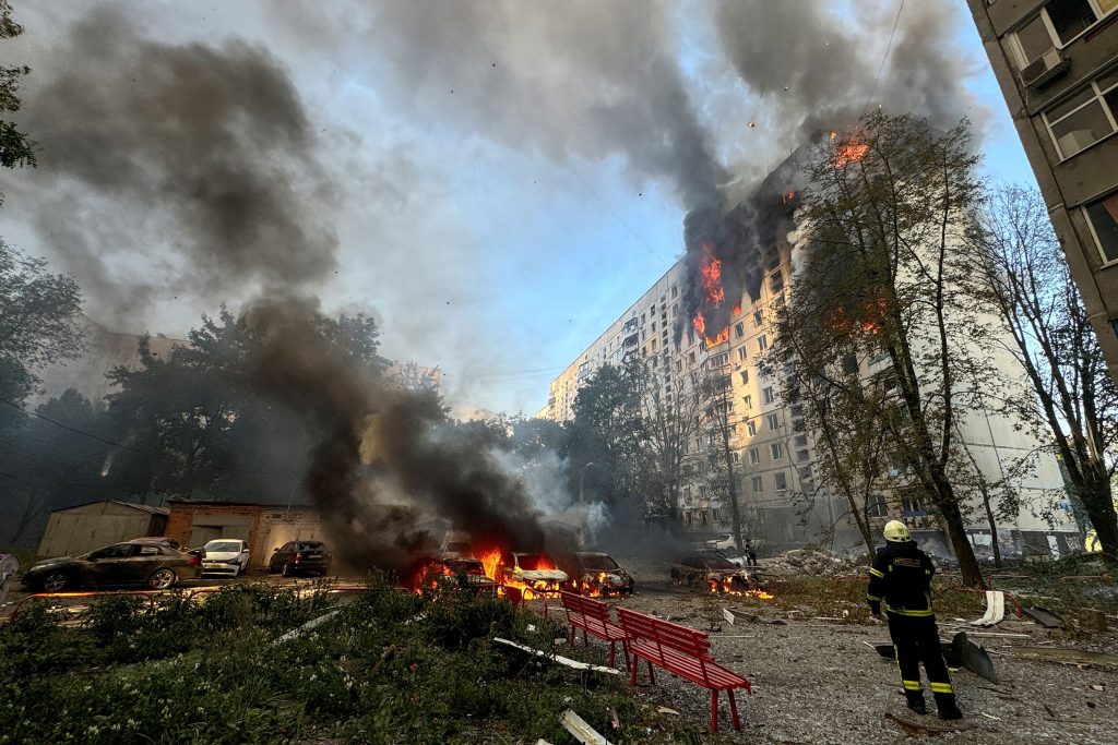 Σε εξέλιξη ρωσικές αεροπορικές επιδρομές και πυραυλικές επιθέσεις στην Ουκρανία