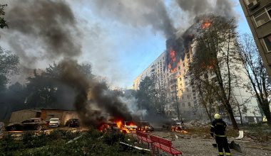 Σε εξέλιξη ρωσικές αεροπορικές επιδρομές και πυραυλικές επιθέσεις στην Ουκρανία