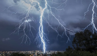 Ισχυρές καταιγίδες και χαλαζοπτώσεις τις επόμενες ώρες – Η ΕΜΥ επικαιροποίησε το έκτακτο δελτίο επιδείνωσης του καιρού