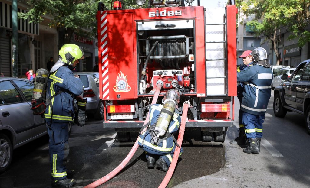 Πειραιάς: Στις φλόγες διαμέρισμα επί της οδού Σερφιώτου