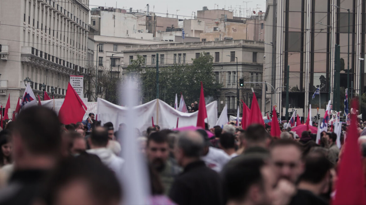 Ποιοι συμμετέχουν στην απεργία της 20ης Νοεμβρίου – Πώς θα κινηθούν τα ΜΜΜ, κλειστά σχολεία, δεμένα πλοία