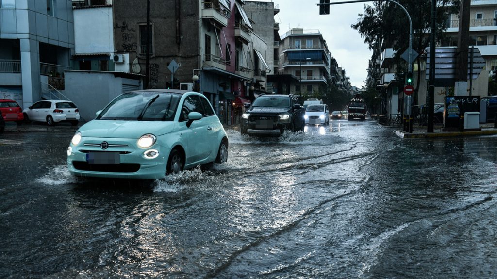 Θ.Κολυδάς: «Στη θάλασσα έπεσε ο μεγαλύτερος όγκος νερού» – Πότε θα υποχωρήσει το κύμα κακοκαιρίας