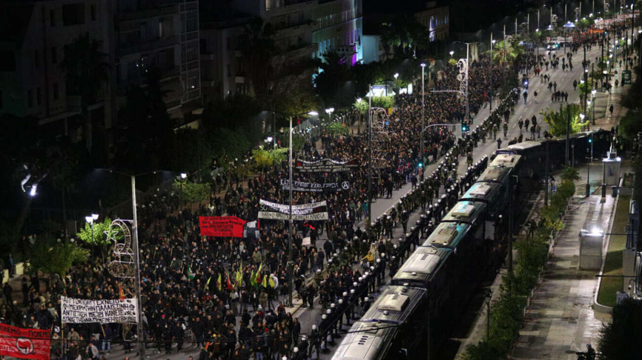 Πολυτεχνείο: Με δεκάδες προσαγωγές και 7 συλλήψεις ολοκληρώθηκαν οι εκδηλώσεις σε Αθήνα και Θεσσαλονίκη