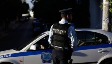 Βόλος: Καταγγελία αστυνομικού ότι οδηγός ΙΧ τον έφτυσε και τον χτύπησε στη διάρκεια ελέγχου