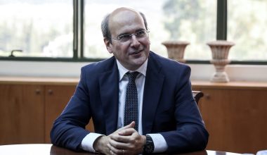 Κ.Χατζηδάκης: «Θα μειώσουμε 12 φόρους με κυρίαρχη τη μείωση των ασφαλιστικών εισφορών»