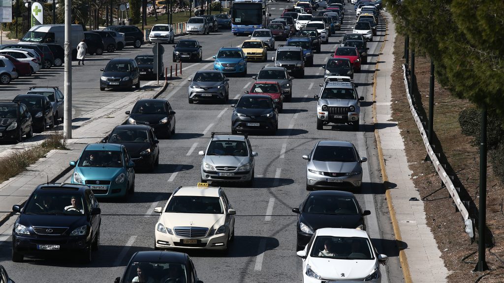 Εξετάζεται η υποχρεωτική απόσυρση για τα παλιά οχήματα που δεν επιδέχονται επισκευής