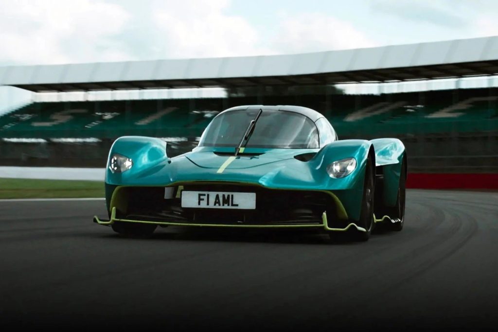 Η Aston Martin Valkyrie καταρρίπτει το ρεκόρ γύρου στο Silverstone για αυτοκίνητα δρόμου