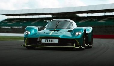 Η Aston Martin Valkyrie καταρρίπτει το ρεκόρ γύρου στο Silverstone για αυτοκίνητα δρόμου