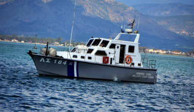 Φορτηγό πλοίο με σημαία Μπελίζ προσάραξε λίγο έξω από το λιμάνι του Αντιρρίου