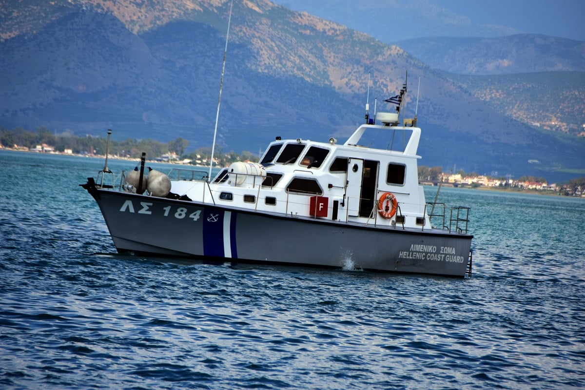 Φορτηγό πλοίο με σημαία Μπελίζ προσάραξε λίγο έξω από το λιμάνι του Αντιρρίου