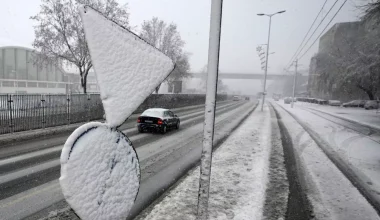 Σκληρός χειμώνας με χιόνια και πάγους στη Σερβία – Τουλάχιστον 10.000 σπίτια χωρίς ρεύμα (βίντεο)