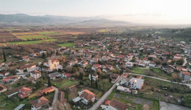 Αυτό είναι το ελληνικό χωριό που «αναστήθηκε» χάρη σε μια διαθήκη