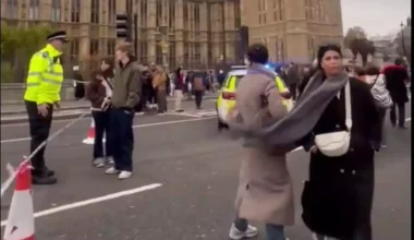 Λονδίνο: Επίθεση με μαχαίρι στη γέφυρα του Westminster – Συνελήφθησαν τρία άτομα