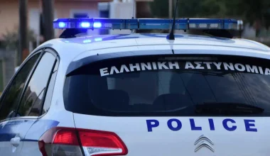 Τρίκαλα: Οδηγός παραβίασε το «στοπ» και έπεσε πάνω σε περιπολικό